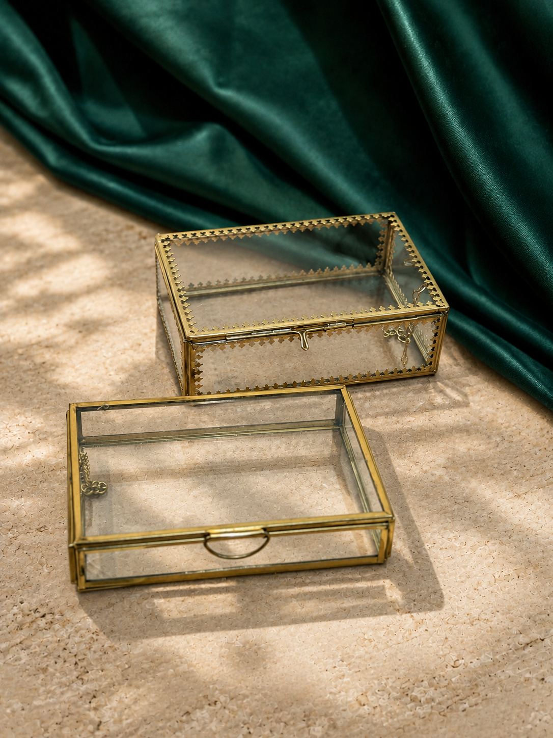 Saugat Glass Box Duo